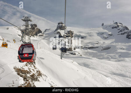 Engelberg, Svizzera - 3 March 2019: Funivia per il Monte Titlis su Engelberg sulle alpi svizzere Foto Stock