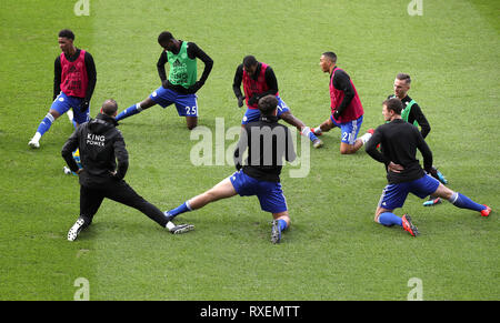 Il Leicester City giocatori riscaldarsi davanti al Premier League match al King Power Stadium, Leicester. Foto Stock