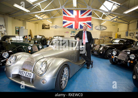 Charles Morgan presso la sua famiglia nella fabbrica di automobili a Malvern, Maggio 2009 Foto Stock