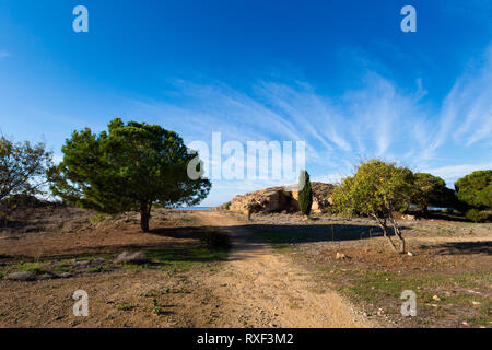 Bella e antica tombe dei re cimitero parco archeologico di Paphos. Antico Cimitero prese sulla isola di Cipro. Foto Stock