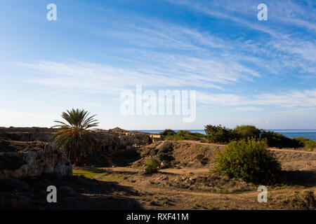 Bella e antica tombe dei re cimitero parco archeologico di Paphos. Antico Cimitero prese sulla isola di Cipro. Foto Stock