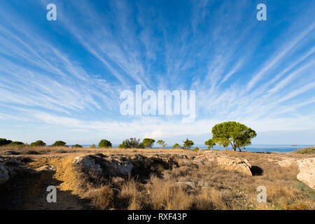 Bella e antica tombe dei re cimitero parco archeologico di Paphos. Antico Cimitero prese sulla isola di Cipro. Foto Stock