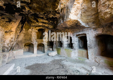 Bella e antica tombe dei re cimitero parco archeologico di Paphos. Antico Cimitero prese sulla isola di Cipro. Foto Stock