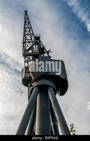 London, Regno Unito - 07 Novembre 2018: Vecchia gru a Millwall Dock Foto Stock