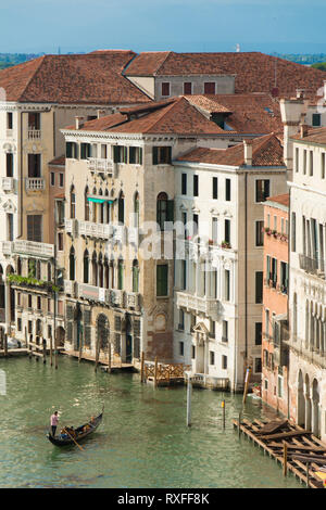 Vista del Canal Grande dall'T Fondaco dei Tedeschi, Venezia, Italia Foto Stock