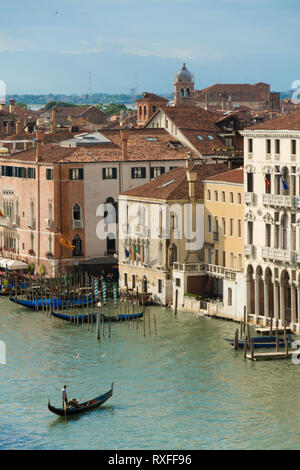 Vista del Canal Grande dall'T Fondaco dei Tedeschi, Venezia, Italia Foto Stock