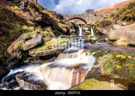 Il fiume Dane a tre Shires Bridge / Tre Shire capi nel Parco Nazionale di Peak District, REGNO UNITO Foto Stock