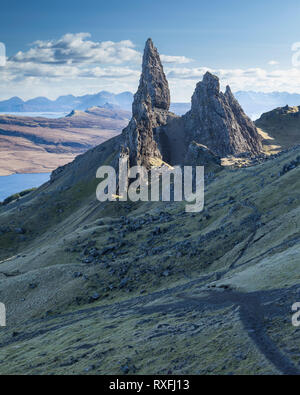 Il vecchio uomo di Storr sull'Isola di Skye in Scozia Foto Stock