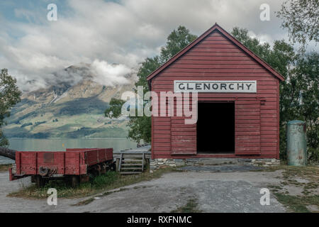 Glenorchy capannone in barca sulle rive del lago Wakatipu nell'Isola Sud della Nuova Zelanda Foto Stock