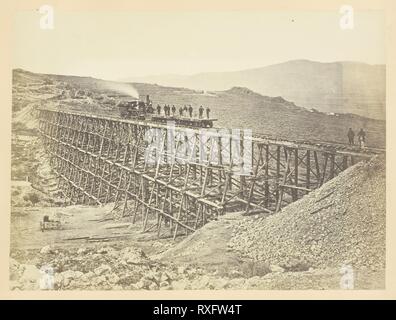 Lavoro a traliccio, Promontroy punto, Salt Lake Valley. Andrew J. Russell; American, 1830-1902. Data: 1868-1869. Dimensioni: 15,3 x 20,4 cm (l'immagine/carta); 23.3 x 30.3 cm (album). Albume stampa, pl. XXVIII dall'album "Foto onu del Rocky Mountain Scenery' (1870). Origine: Stati Uniti. Museo: Chicago Art Institute. Autore: Andrew Joseph Russell. Foto Stock