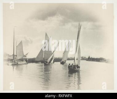 Una barca a vela corrispondono a Horning. Peter Henry Emerson; inglese, nato a Cuba, 1856-1936. Data: 1885. Dimensioni: 22,5 x 28,8 cm (l'immagine/carta); 28,6 × 40,5 cm (album). Platinum print, pl. IV dall'album "la vita e il paesaggio sul Norfolk Broads" (1886), edizione di 200. Origine: Inghilterra. Museo: Chicago Art Institute. Foto Stock