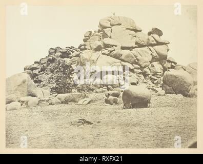 Cranio Rock, (granito) Stazione Sherman, Laramie montagne. Andrew J. Russell; American, 1830-1902. Data: 1868-1869. Dimensioni: 15,2 x 20,4 cm (l'immagine/carta); 23.2 x 30.3 cm (album). Albume stampa, pl. III dall'album "Foto onu del Rocky Mountain Scenery' (1870). Origine: Stati Uniti. Museo: Chicago Art Institute. Autore: Andrew Joseph Russell. Foto Stock
