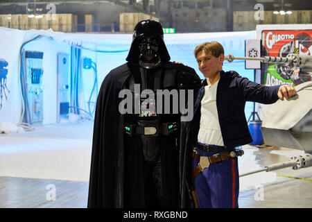 Milano, Italia - 8 Marzo 2019 Cartoomics fumetto Con Darth Vader e Han Solo da inizia guerre cosplay Foto Stock