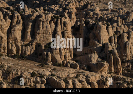 Fantastico panorama del Wadi Dana Parco Nazionale. Wadi Dana riserva tipico paesaggio. Giordania Foto Stock