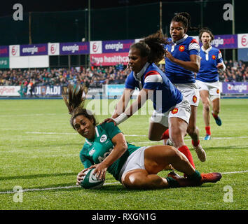 Energia Park, Dublin, Irlanda. 9 Mar, 2019. Womens Sei Nazioni di rugby, Irlanda contro la Francia; Naoupu sene di punteggi in Irlanda a provare a credito: Azione Sport Plus/Alamy Live News Foto Stock