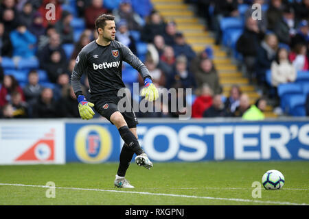 Cardiff, Regno Unito. Il 9 marzo 2019. Lukasz Fabianski , il West Ham United portiere in azione. Premier League, Cardiff City v West Ham Utd al Cardiff City Stadium sabato 9 marzo 2019. Questa immagine può essere utilizzata solo per scopi editoriali. Solo uso editoriale, è richiesta una licenza per uso commerciale. Nessun uso in scommesse, giochi o un singolo giocatore/club/league pubblicazioni. pic da Andrew Orchard/Andrew Orchard fotografia sportiva/Alamy Live news Foto Stock