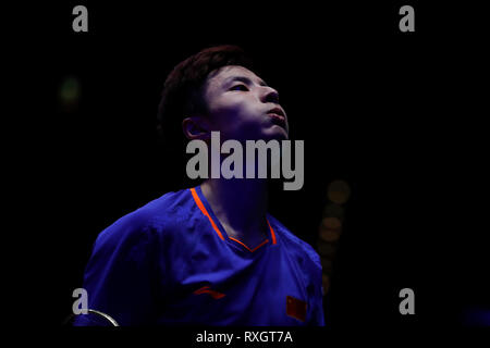 Birmingham, Regno Unito. 9 Mar, 2019. Della Cina di Shi Yuqi reagisce durante gli uomini singoli semifinale partita con la Danimarca Viktor Axlsen a All England Open Badminton Championships 2019 a Birmingham, Regno Unito il 9 marzo 2019. Credito: Han Yan/Xinhua/Alamy Live News Foto Stock