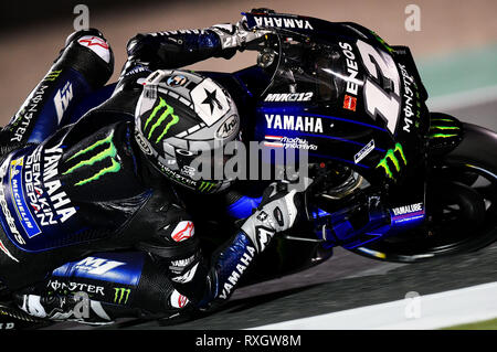 Doha in Qatar. 9 Mar, 2019. Lo spagnolo della MotoGP MAVERICK VINALES di Monster Energy Yamaha MotoGP compete durante le qualifiche MotoGP 2 sessione della MotoGP 2019 Grand Prix del Qatar nel circuito di Losail di Doha, capitale del Qatar, il 9 marzo 2019. Credito: Nikku/Xinhua/Alamy Live News Foto Stock