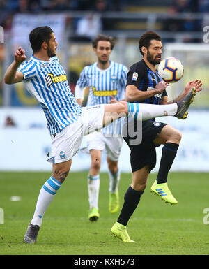 Milano, Italia. 10 mar 2019. Foto Spada/LaPresse 10 Marzo 2019 Milano ( Italia ) sport calcio Inter vs Spal - Campionato di calcio di Serie A TIM 2018/2019 - Stadio San Siro nella foto: Candreva floccari Foto Spada/LaPresse marzo 10 , 2019 Milano ( Italia ) sport soccer Inter vs Spal - Italian Football Championship League A TIM 2018/2019 - San Siro in pic: floccari Candreva Credito: LaPresse/Alamy Live News Foto Stock