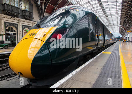 Nuovissima Classe 800 i treni elettrici alla stazione Paddington di Londra Foto Stock