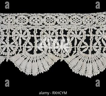 Frammento (confine). L'Italia, probabilmente a Genova. Data: 1601-1650. Dimensioni: 9,1 x 28,7 cm ( 3 5/8 x 11 3/8 in.) di filo di trama ripetere: 7,2 cm (2 7/8 in.). Biancheria, bobina pizzo diritta. Origine: Italia. Museo: Chicago Art Institute. Foto Stock