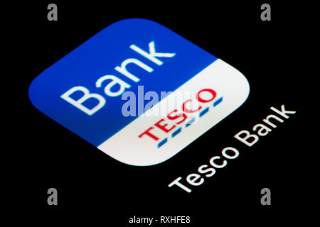 Una inquadratura ravvicinata del Tesco Bank Icona app, come si vede sullo schermo di un telefono intelligente (solo uso editoriale) Foto Stock