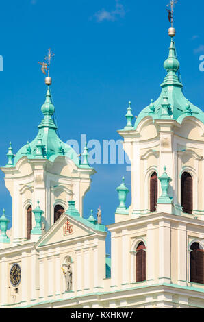 Grodno, Bielorussia- Maggio 26, 2018: la Cattedrale di San Francesco Saverio. Farny Chiesa. Gli elementi architettonici del palazzo. Sunny tempo chiaro Foto Stock