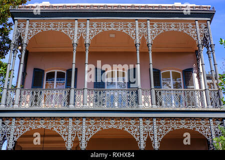 Particolare di balcone in ghisa, 1 'musson-Bell House balcone, villa italiana costruita nel 1853 da Michel musson, Garden District, New Orleans, Louisiana, USA Foto Stock