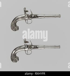 Coppia di Flintlock Turn-Off pistole. Inglese; Londra. Data: 1760-1770. Dimensioni: L. 30 cm (11 13/16 in.) canna L. 17,5 cm (6 7/8 in.), WT. 2 lb. Calibro .57. Acciaio, pelle, e selce. Origine: Londra. Museo: Chicago Art Institute. Foto Stock