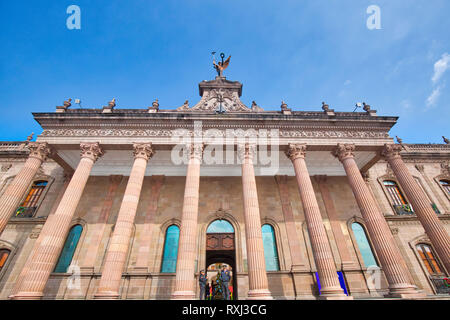 Monterrey, Messico-11 Dicembre, 2018: Monterrey, Macroplaza, il Palazzo del Governo (Palacio del Gobierno) Foto Stock