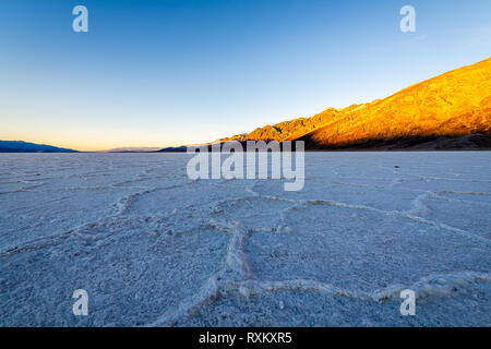 Bacino Badwater al tramonto Foto Stock