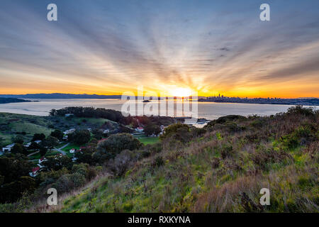 Vista in elevazione del Golden Gate Bridge Foto Stock