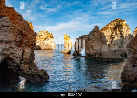 Ponta da Piedade, formazione rocciosa unica nell'oceano. Attrazione numero uno di Lagos, Algrave, Portogallo Foto Stock