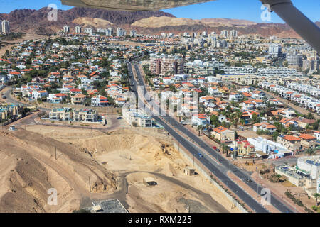 Eilat, Israele - 28 Febbraio 2019: volare oltre la costa a Eilat di Israele. Foto Stock