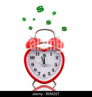 Cuore rosso orologio sveglia con segni di dollaro squillo isolato Foto Stock