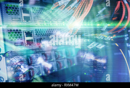 Connettore per fibre ottiche interfaccia. esposizione multipla. Tecnologia di informazioni di rete di computer, telecomunicazioni in fibra ottica Cavi collegati. Foto Stock