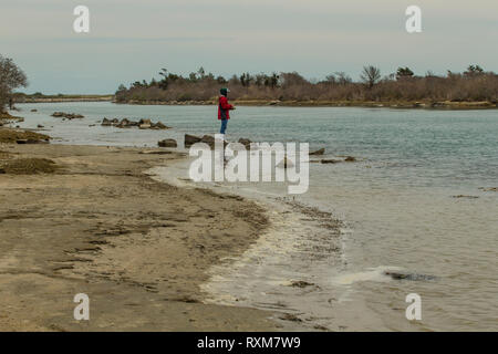 "Quonnie' stagno è un grande stagno di sale che le frontiere, Charlestown e Westerly, RI nel mezzo. Popolare pesca stagno e serve come un ingresso al sito OCE Foto Stock