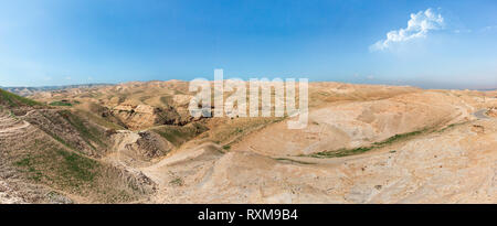 Panorama del deserto della Giudea in primavera in Israele Foto Stock