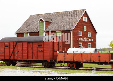 Dalhem, Svezia - 16 Maggio 2016: Carri merci alla stazione Hesselby al Gotlands Hesselby Railway Museum. Foto Stock