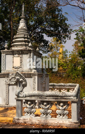 Cambogia, Phnom Penh, Oudong, Phreah raggiungere Traop montagna, piccolo stupa commemorativo sulla sommità della collina Foto Stock