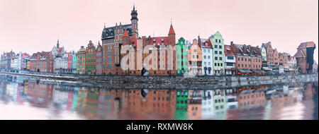 Panorama della Polonia, Gdansk attrazioni principali, vista dal fiume Foto Stock