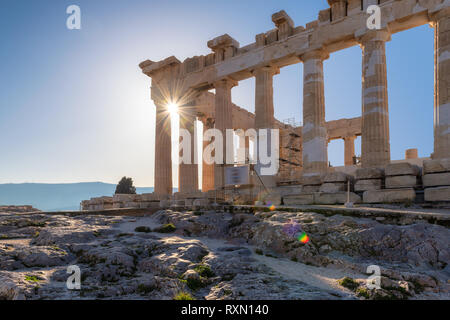 Antiche colonne del Partenone tempio di Acropoli di Atene, Grecia. Foto Stock