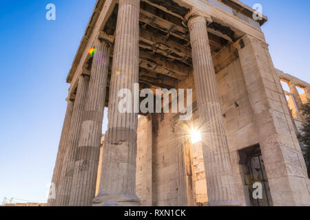 Le colonne del tempio Eretteo sull'Acropoli di Atene, Grecia Foto Stock