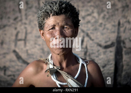 Ritratto di un Ju'Hoansi San donna boscimane Foto Stock