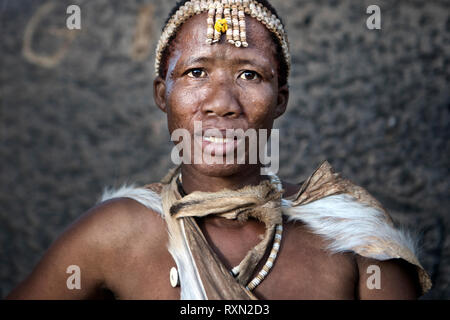 Ritratto di un Ju'Hoansi San donna boscimane Foto Stock