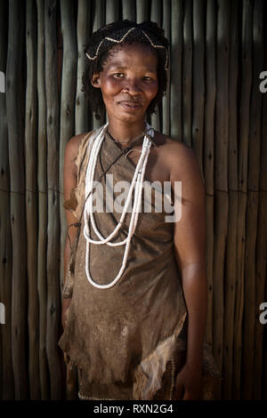 Ritratto di un Ju'Hoansi San donna boscimane Foto Stock