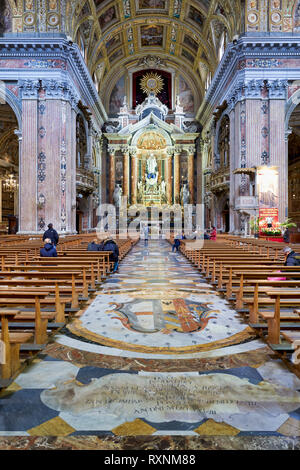 Gesù Nuovo (Nuovo) Gesù è il nome di una chiesa barocca di Napoli, campania, Italy. È situato appena al di fuori del confine occidentale della storica cen Foto Stock