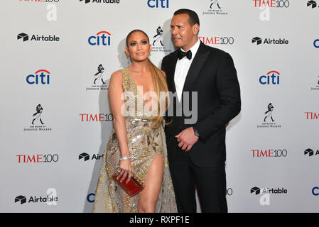 Alex Rodriguez e Jennifer Lopez frequentare il tempo 2018 100 Gala al Jazz al Lincoln Center il 24 aprile 2018 a New York City. Foto Stock