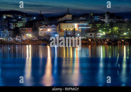 Vista notturna su Ahtopol bay Foto Stock