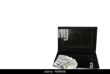 Laptop o notebook con una diffusa del dollaro di denaro contante isolato su sfondo bianco con la pulizia display vuoto modello mock up Foto Stock
